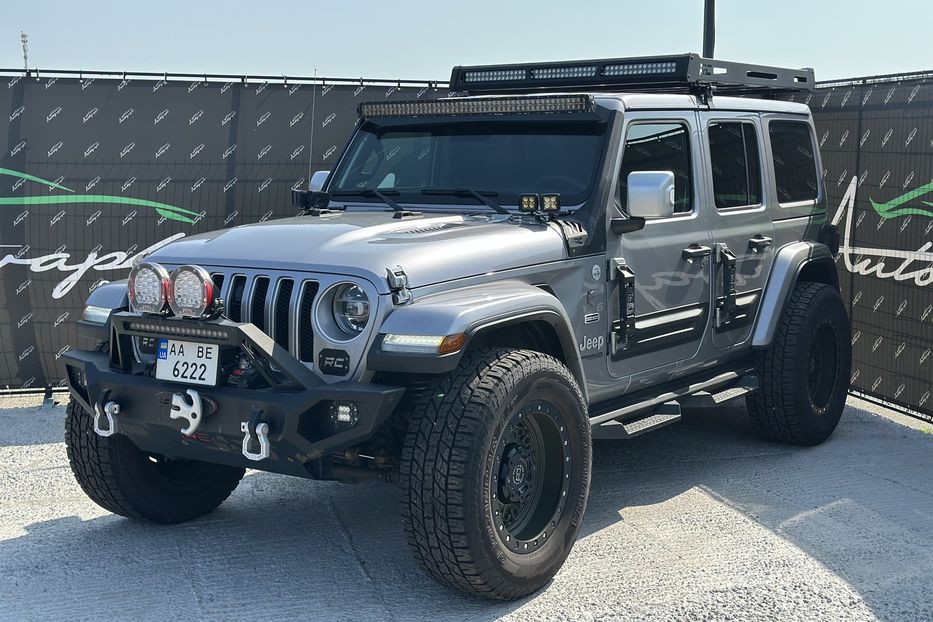 Продам Jeep Wrangler JL Sahara 2019 года в Киеве