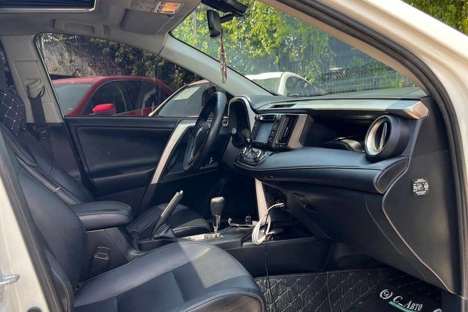 Продам Toyota Rav 4 2014 года в Черновцах