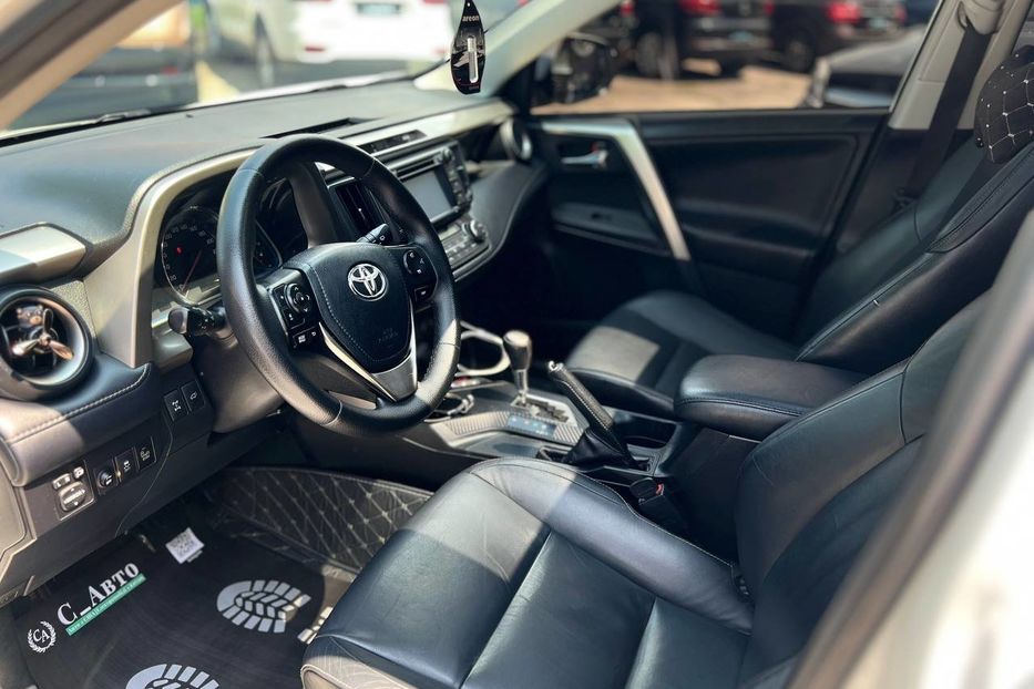 Продам Toyota Rav 4 2014 года в Черновцах