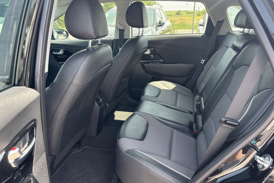 Продам Kia Niro 64 KW cal 2021 года в Львове