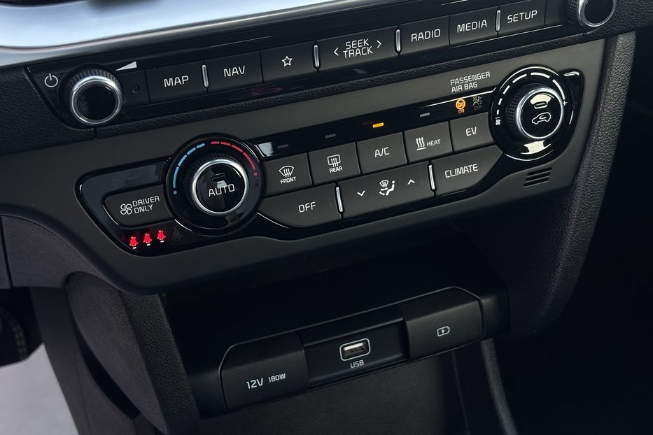 Продам Kia Niro 64 KW cal 2021 года в Львове