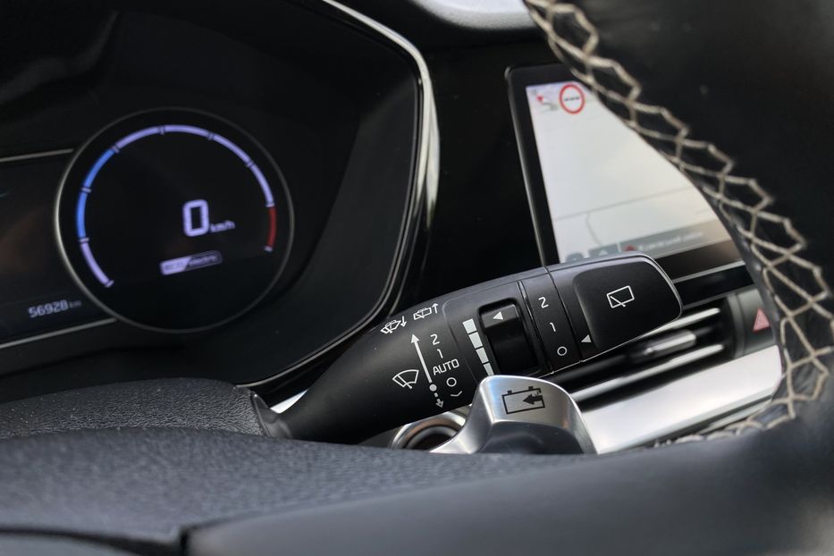 Продам Kia Niro 64 kWh Макс. комплектація Люк 2021 года в Львове