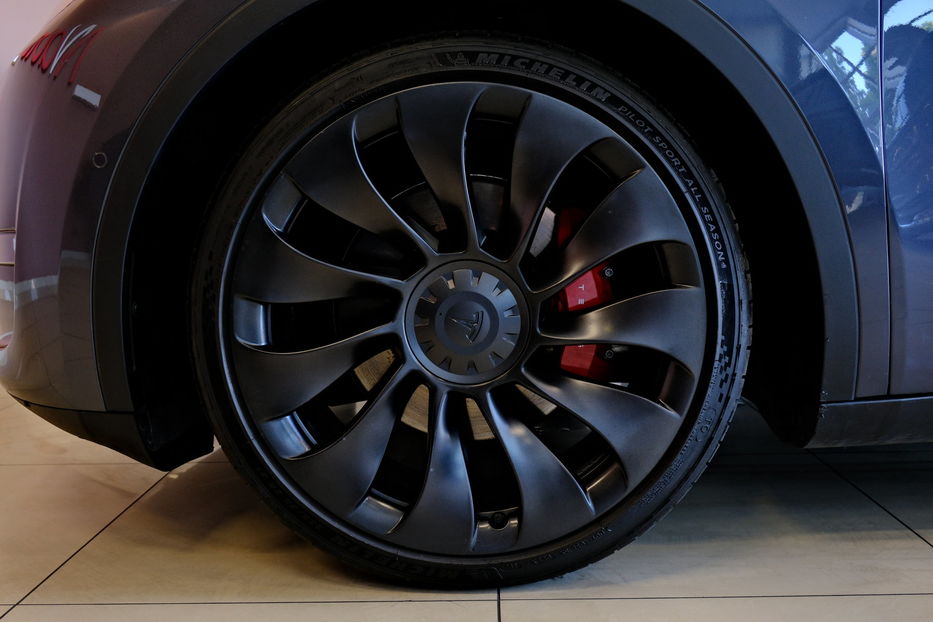 Продам Tesla Model Y Performance Dual Motor 2023 года в Одессе