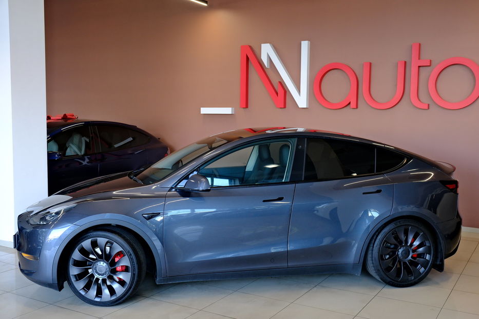 Продам Tesla Model Y Performance Dual Motor 2023 года в Одессе