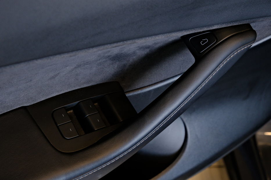 Продам Tesla Model Y Performance Dual Motor 2023 года в Одессе