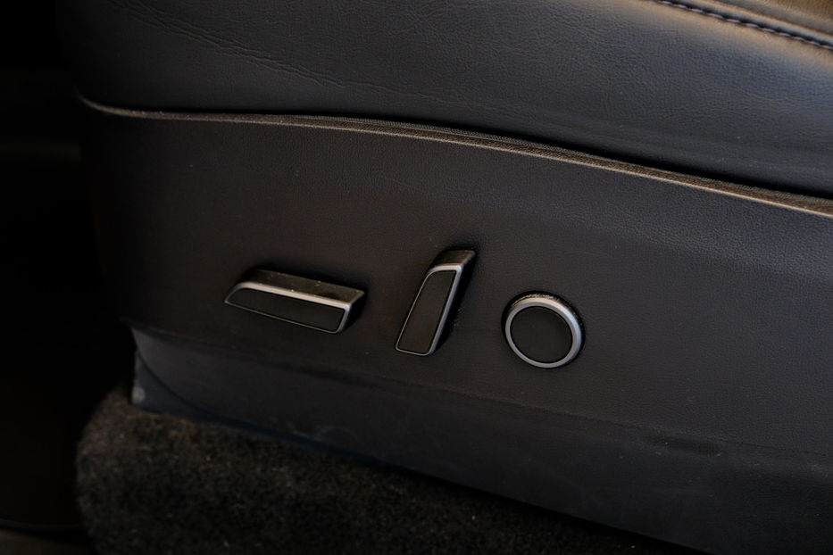 Продам Tesla Model Y Performance Dual Motor 2023 года в Одессе