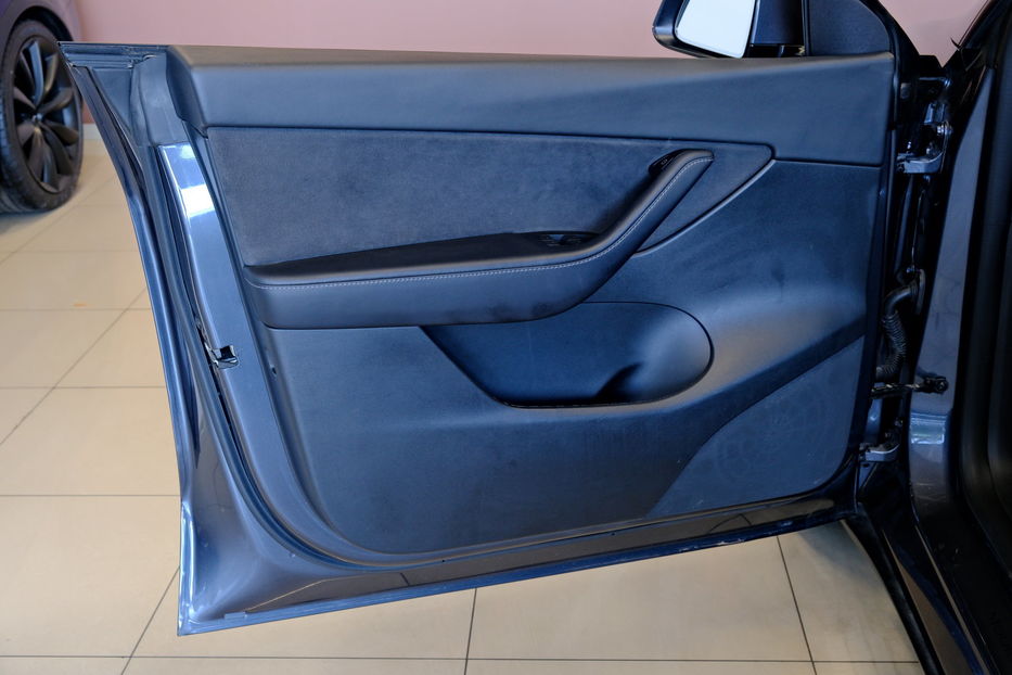 Продам Tesla Model Y Performance Dual Motor 2023 года в Одессе