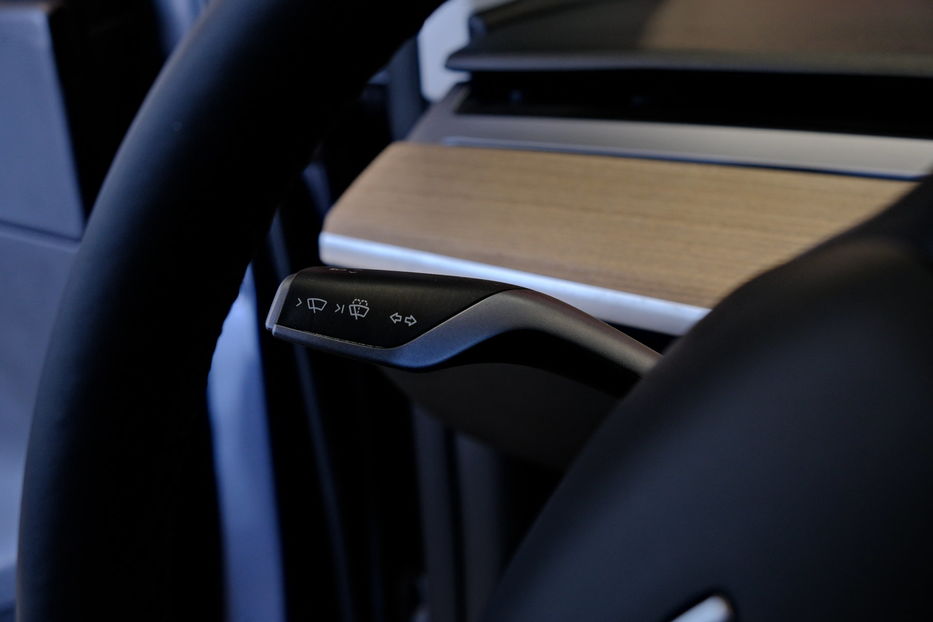 Продам Tesla Model Y Performance Dual Motor 2023 года в Одессе
