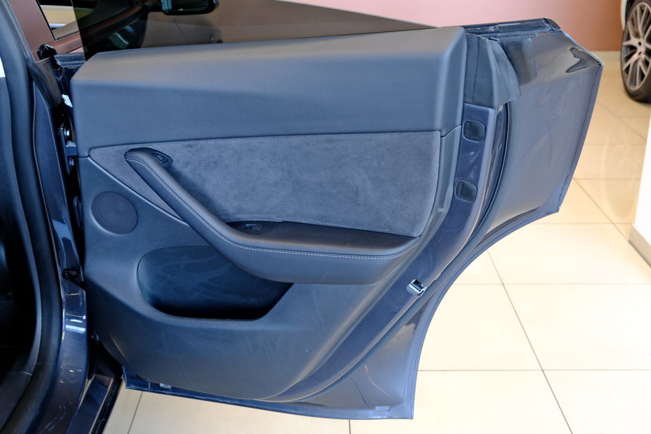 Продам Tesla Model Y Performance Dual Motor 2023 года в Одессе