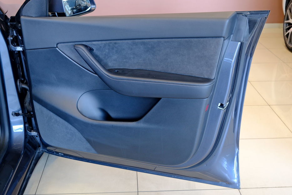 Продам Tesla Model Y Performance Dual Motor 2023 года в Одессе