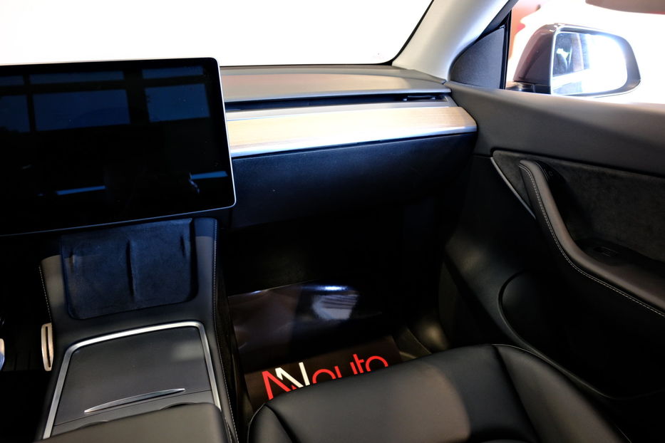 Продам Tesla Model Y Performance Dual Motor 2023 года в Одессе