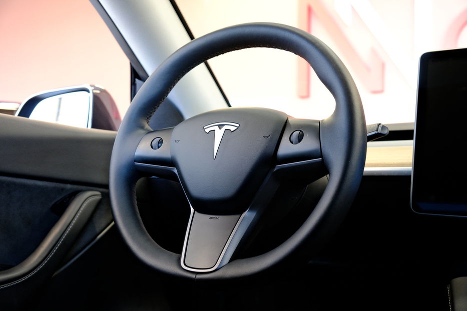Продам Tesla Model Y Performance Dual Motor 2023 года в Одессе