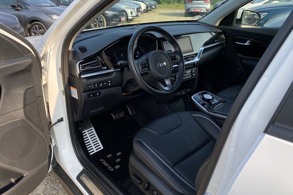 Продам Kia Niro 64 kWh Макс. комплектація Люк 2021 года в Львове