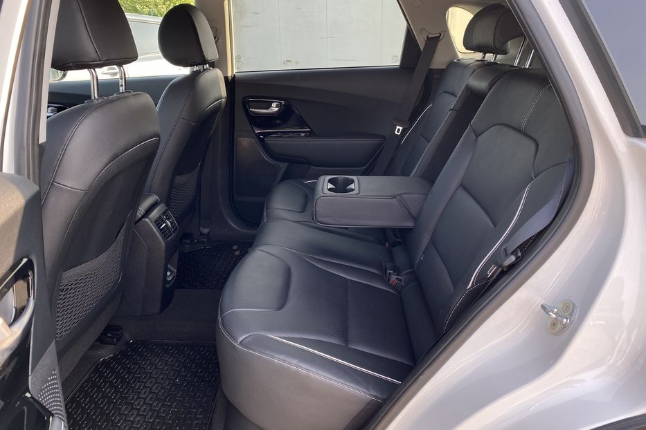 Продам Kia Niro 64 kWh Макс. комплектація Люк 2021 года в Львове