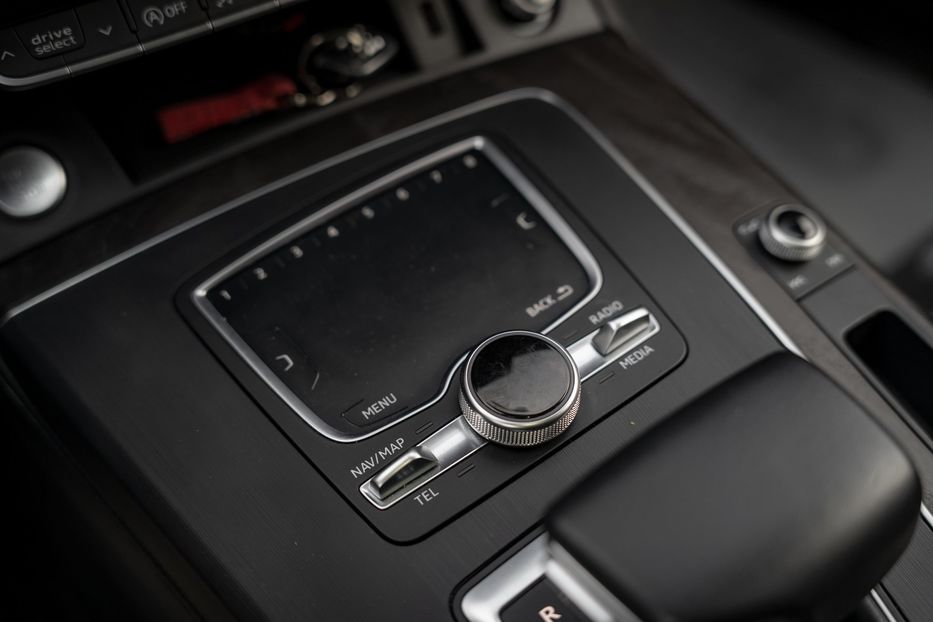 Продам Audi Q5 Premium Plus 2018 года в Черновцах