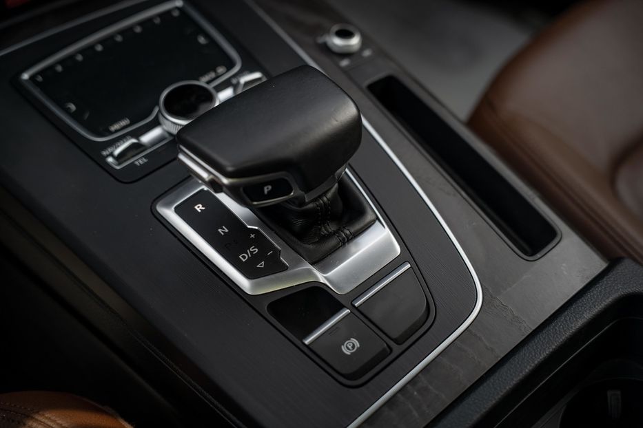 Продам Audi Q5 Premium Plus 2018 года в Черновцах