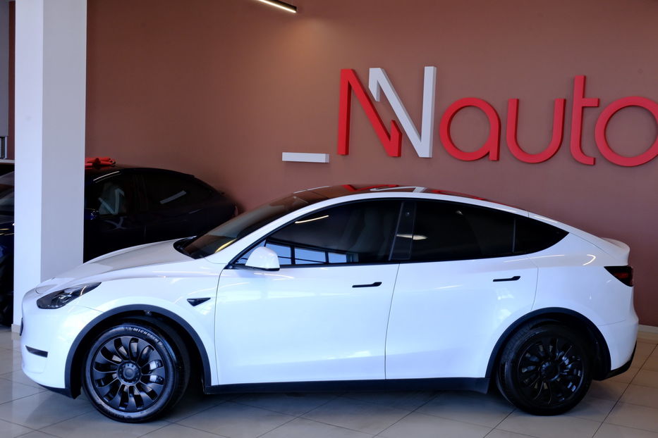 Продам Tesla Model Y 2023 года в Одессе