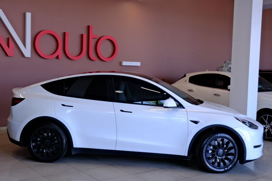 Продам Tesla Model Y 2023 года в Одессе