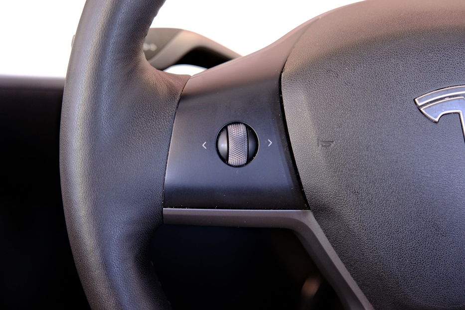 Продам Tesla Model Y 2023 года в Одессе