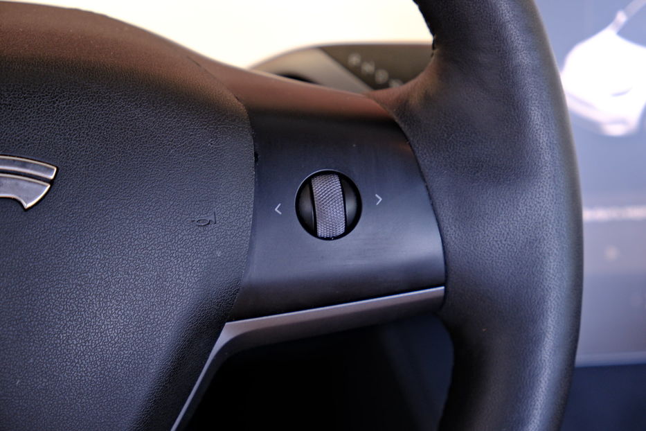 Продам Tesla Model Y 2023 года в Одессе