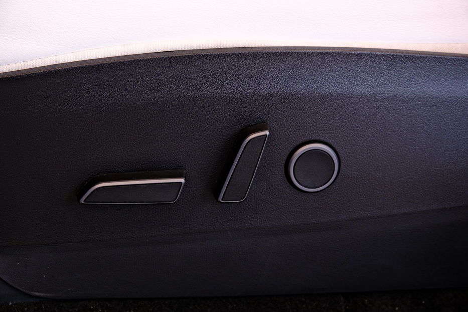 Продам Tesla Model Y 2023 года в Одессе