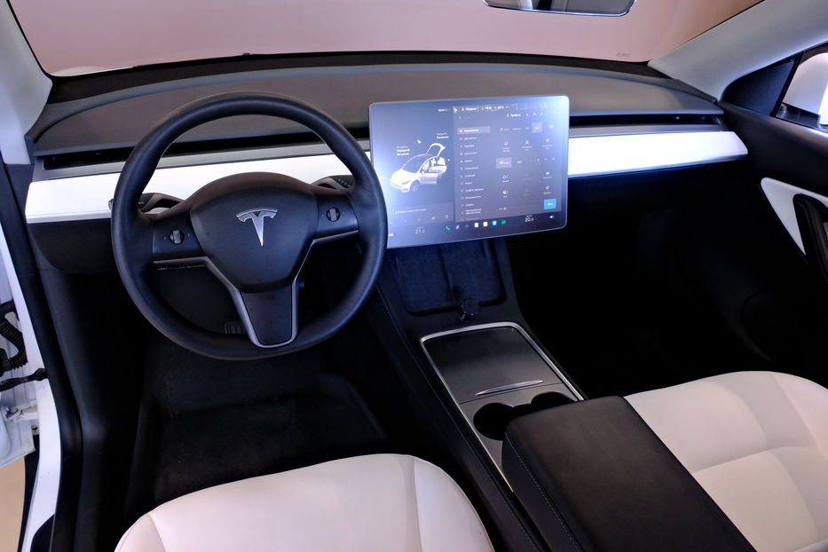 Продам Tesla Model Y 2023 года в Одессе
