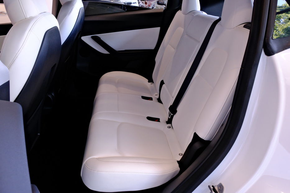 Продам Tesla Model Y 2023 года в Одессе