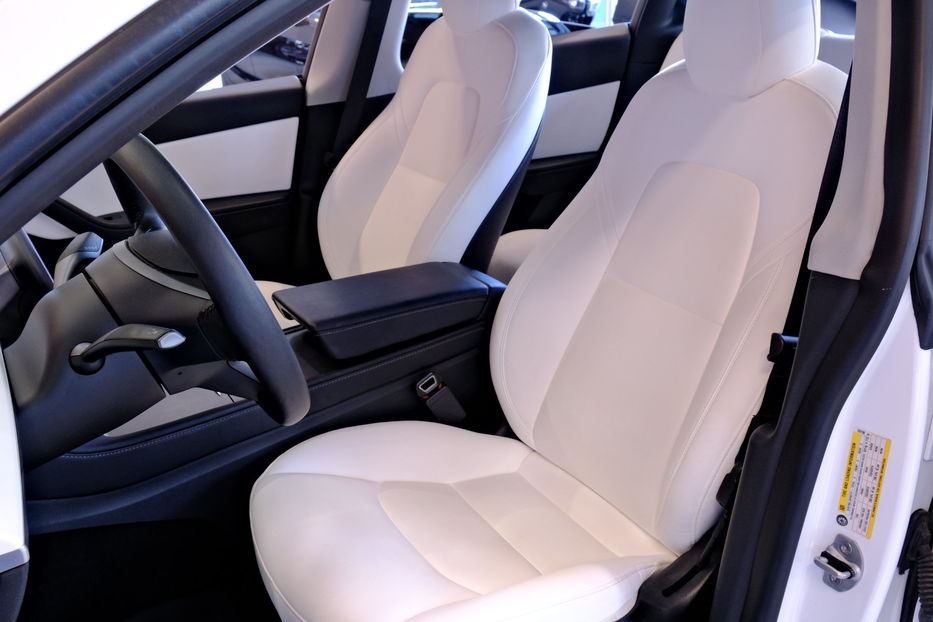 Продам Tesla Model Y 2023 года в Одессе