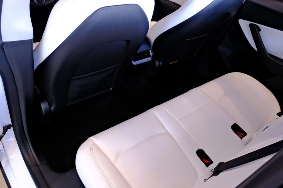Продам Tesla Model Y 2023 года в Одессе