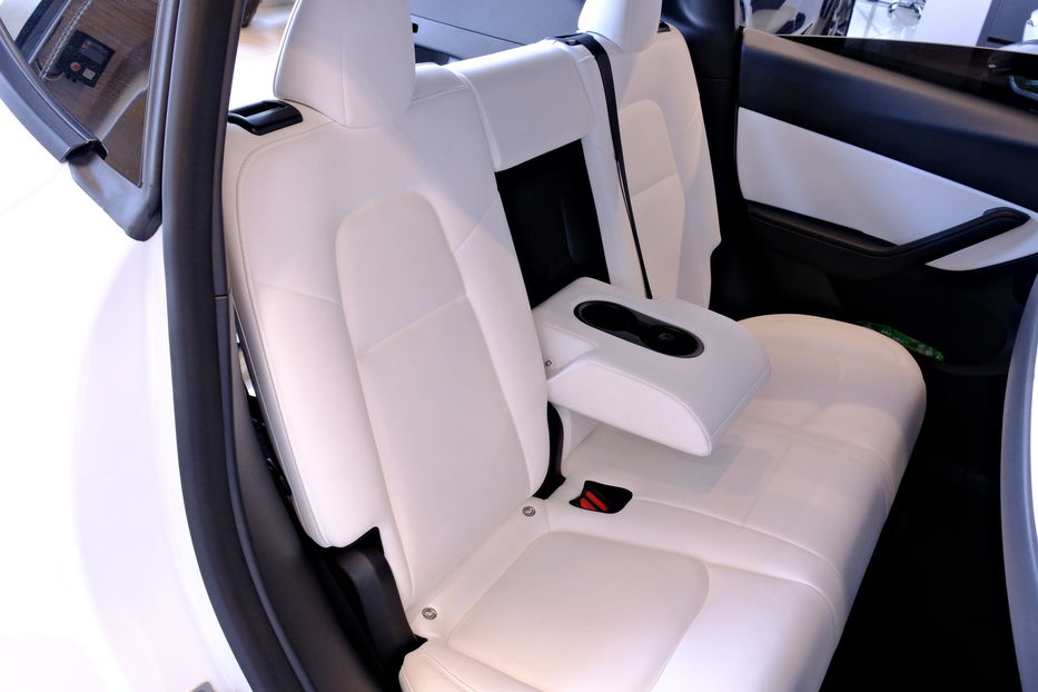 Продам Tesla Model Y 2023 года в Одессе