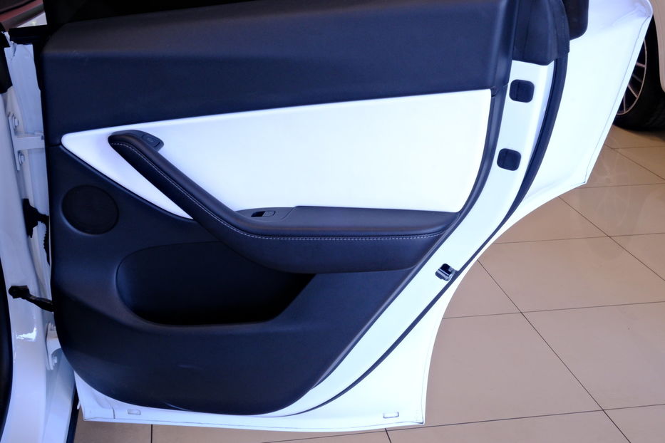 Продам Tesla Model Y 2023 года в Одессе
