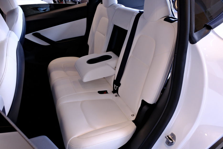 Продам Tesla Model Y 2023 года в Одессе