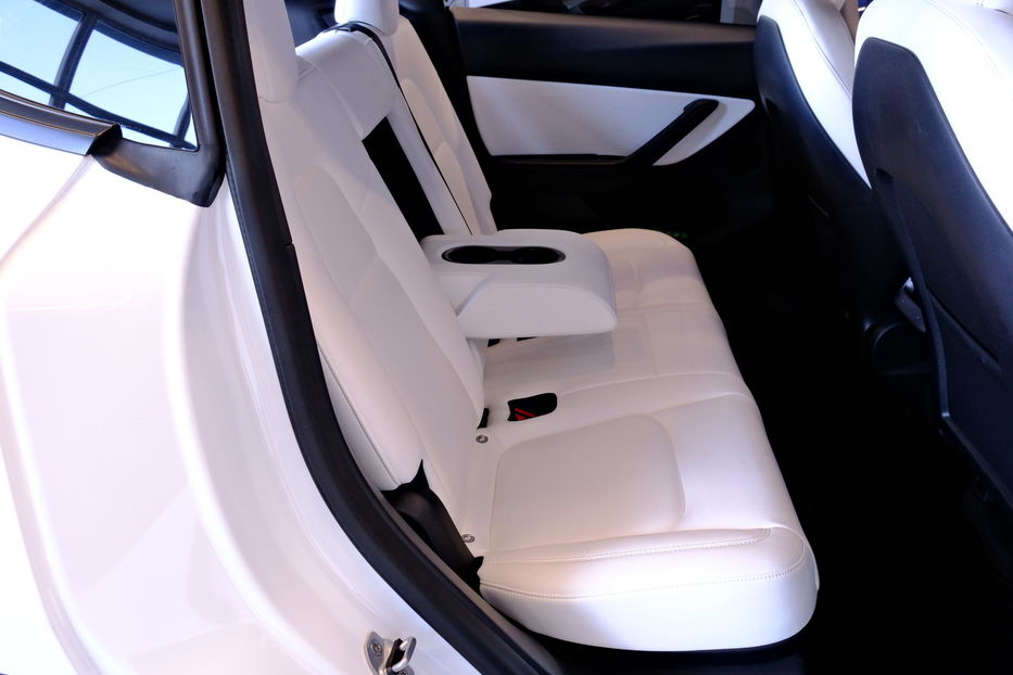 Продам Tesla Model Y 2023 года в Одессе