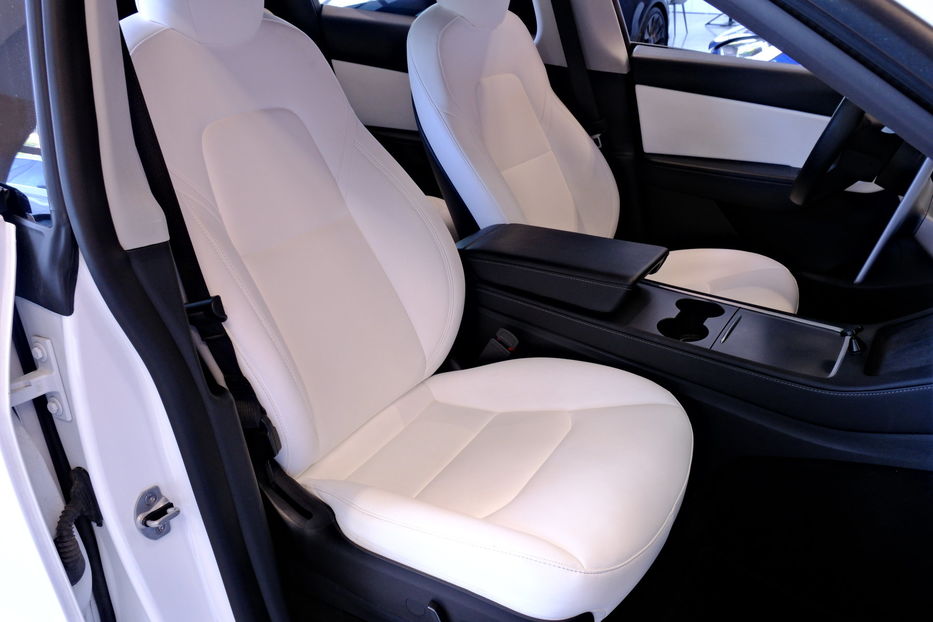 Продам Tesla Model Y 2023 года в Одессе