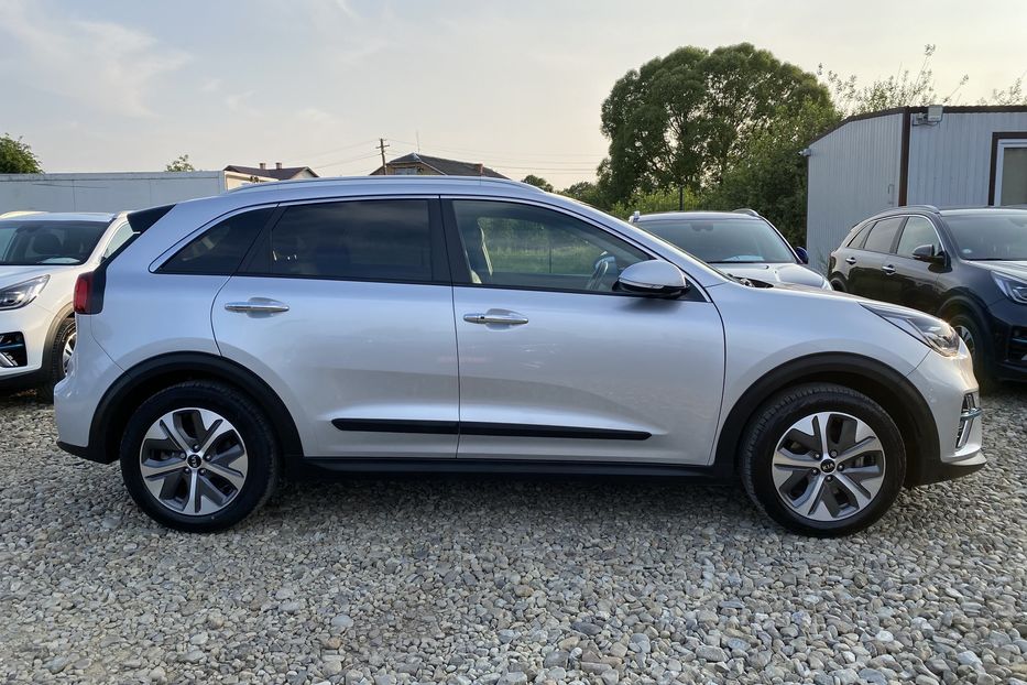 Продам Kia Niro 64 kWh Макс. комплектація 2021 года в Львове