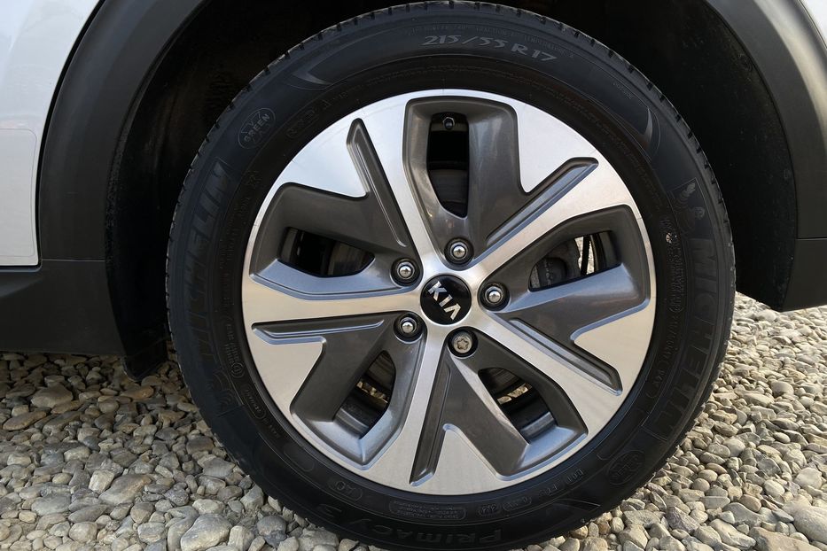 Продам Kia Niro 64 kWh Макс. комплектація 2021 года в Львове
