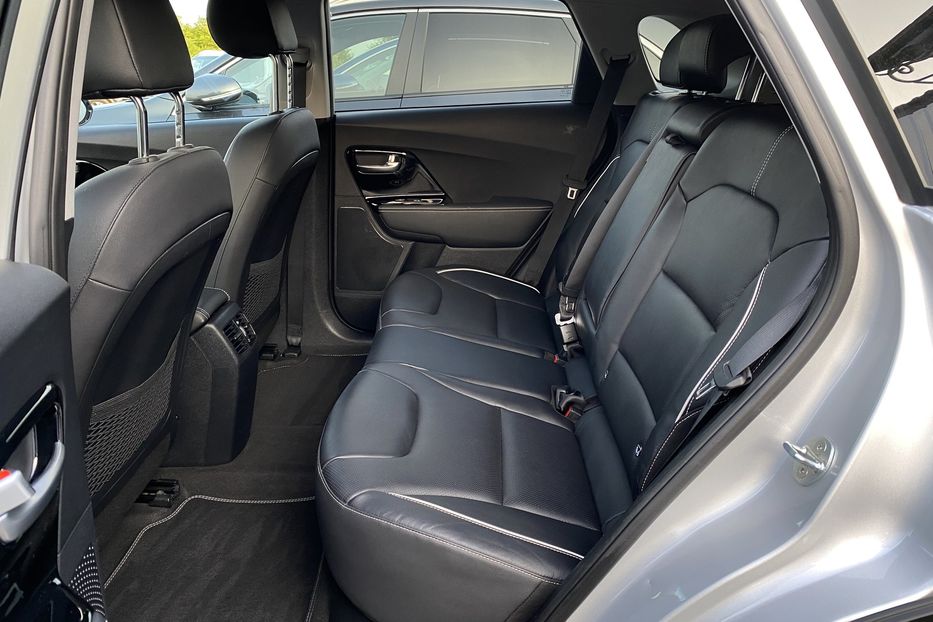 Продам Kia Niro 64 kWh Макс. комплектація 2021 года в Львове