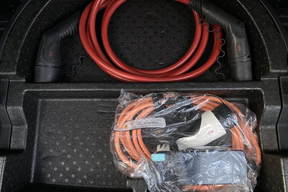 Продам Kia Niro 64 kWh Макс. комплектація 2021 года в Львове