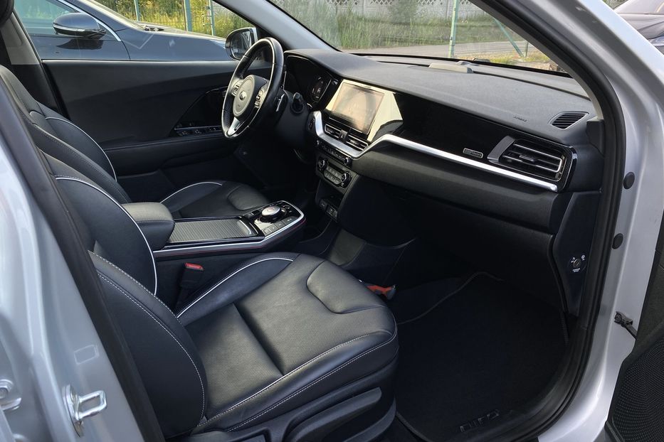 Продам Kia Niro 64 kWh Макс. комплектація 2021 года в Львове