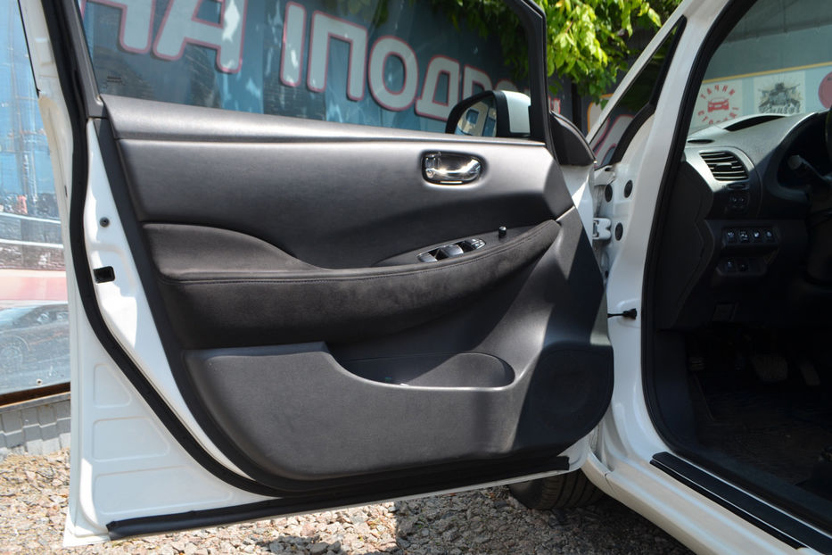Продам Nissan Leaf 2013 года в Киеве