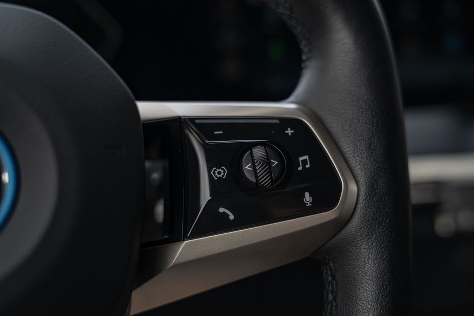 Продам BMW iX 40E xDrive 2022 года в Черновцах