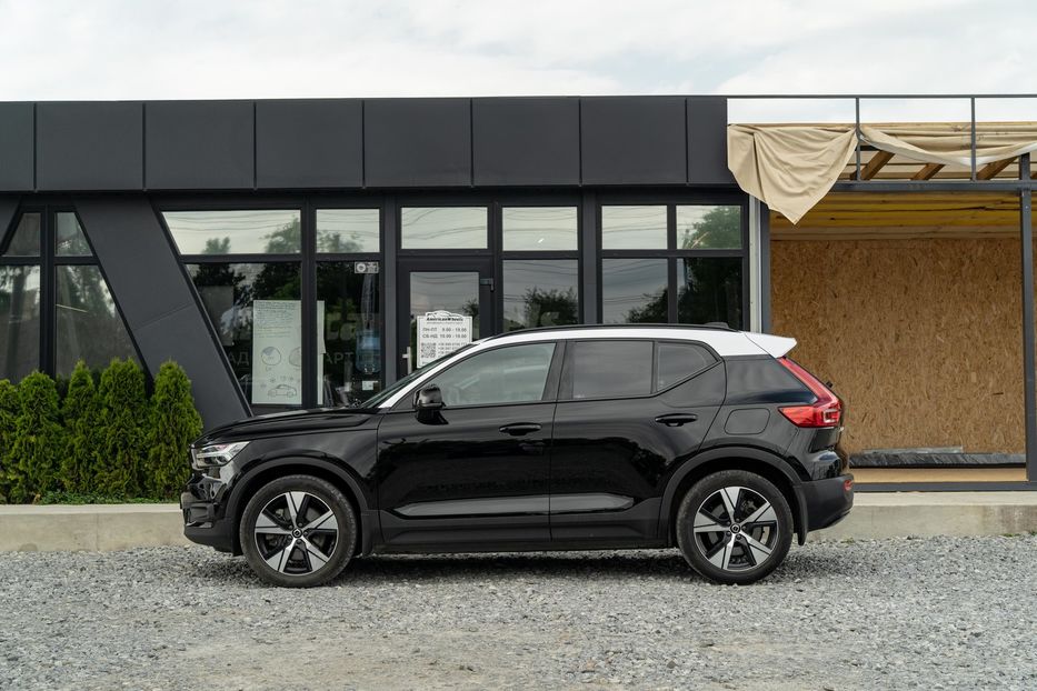 Продам Volvo A XC40 Recharge 2022 года в Черновцах