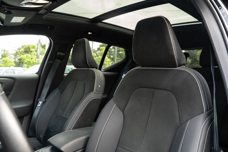 Продам Volvo A XC40 Recharge 2022 года в Черновцах