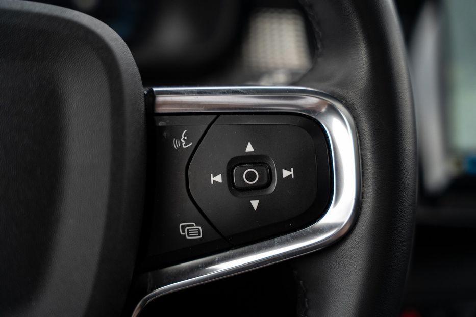 Продам Volvo A XC40 Recharge 2022 года в Черновцах