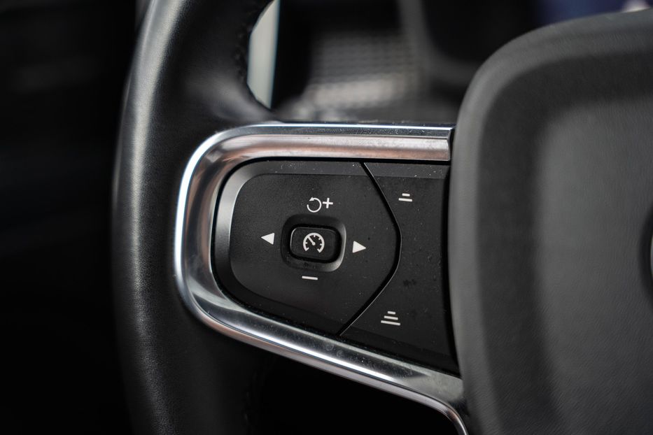 Продам Volvo A XC40 Recharge 2022 года в Черновцах