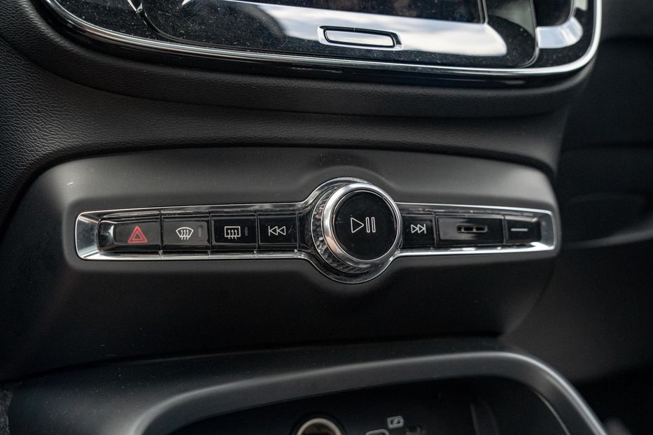 Продам Volvo A XC40 Recharge 2022 года в Черновцах
