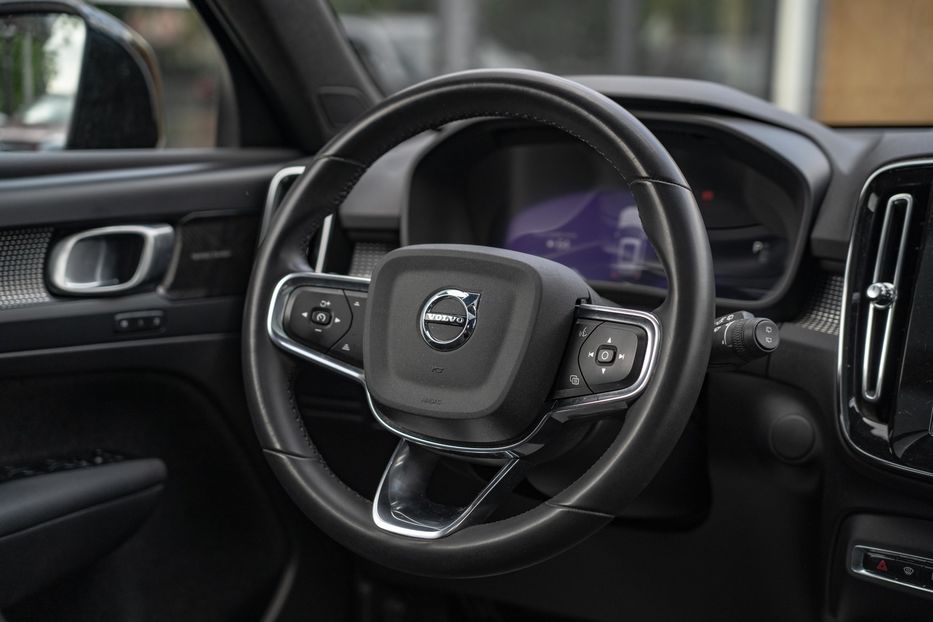 Продам Volvo A XC40 Recharge 2022 года в Черновцах