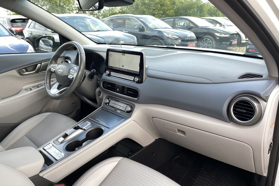 Продам Hyundai Kona 64кВт Проекція Підігрів сидінь 2020 года в Львове
