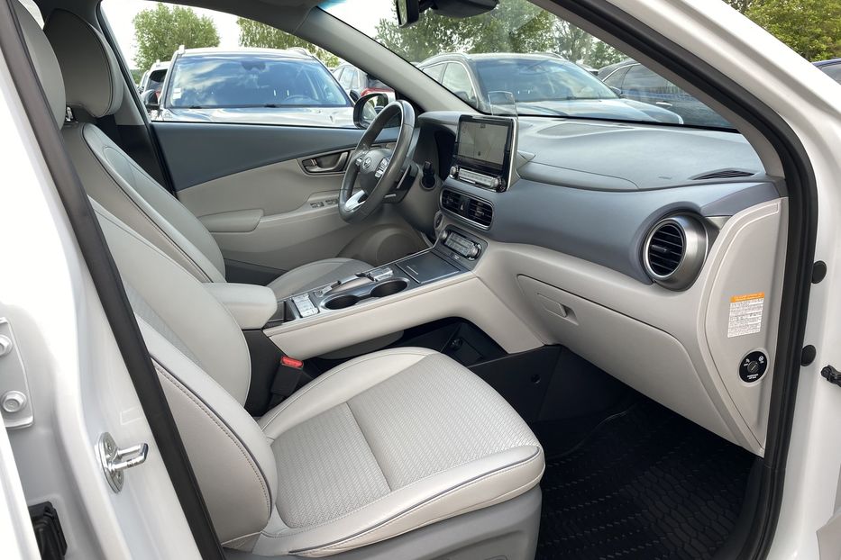 Продам Hyundai Kona 64кВт Проекція Підігрів сидінь 2020 года в Львове
