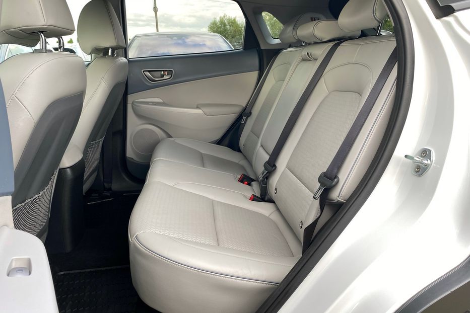 Продам Hyundai Kona 64кВт Проекція Підігрів сидінь 2020 года в Львове